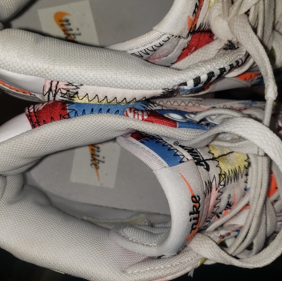 nikes - Picture 3 of 5